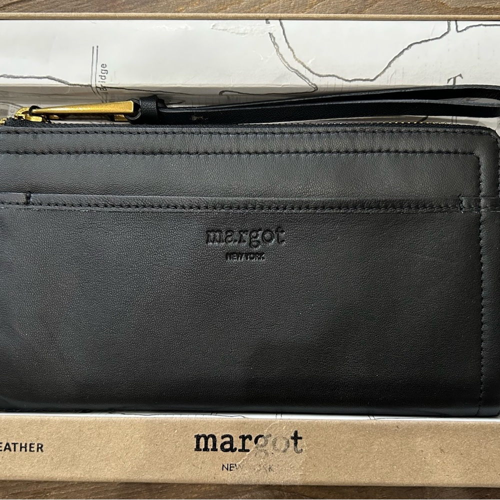 NWT Margot New York Genuine Leather Patty Wristlet Wallet Black New in Gift Box